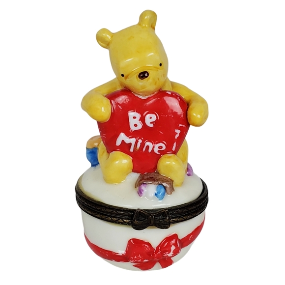 Classic Winnie-the-Pooh hinged trinket box